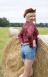 MAX_BERNIE_ROLL_IN_THE_HAY_12.webp