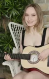 MAX_OLIVIA_MYERS_GUITAR_14.webp