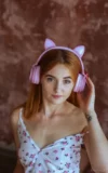 ST18_AVERY_BUNNY_HEADPHONES_10.webp