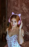 ST18_AVERY_BUNNY_HEADPHONES_6.webp