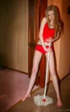 ST18_AVRIL_A_AVRIL_-_MOPPING_14.webp