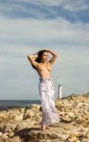 ST18_CARA_Q_CARA_-_SEA_BREEZE_IN_HER_HAIR_2.webp