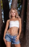 ST18_CLAIRE_SHELTY_IN_THE_FOREST_THICKET_11.webp