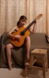 ST18_LANA_Y_NAKED_GUITARIST_19.webp