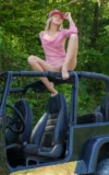 ST18_LARISSA_H_LARISSA_-_DRIVING_ON_A_JEEP_19.webp