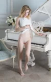 ST18_MIA_B_MIA_AT_THE_WHITE_PIANO_15.webp