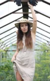 ST18_NICOLE_V_NAKED_IN_THE_GREENHOUSE_11.webp