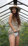 ST18_NICOLE_V_NAKED_IN_THE_GREENHOUSE_13.webp