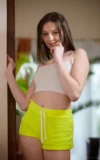 VT_ARIANA_VAN_X__ISABELLA_DE_LAA_GETTING_HER_ATTENTION_10.webp