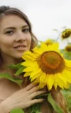 EB_KIRA_T_SUNFLOWER_TREATS_7.webp