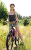 MA_MELISSA_MAZ_BIKING_IN_NATURE_9.webp