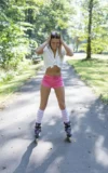 MA_PAULINA_ROLLERBLADING_11.webp