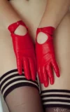 MA_ALAINE_GLOVES_3.webp