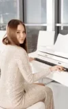 MA_AMALIA_DAVIS_PLAYING_OUR_TUNE_4.webp