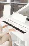 MA_AMALIA_DAVIS_PLAYING_OUR_TUNE_6.webp