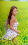 MA_MELANIA_FIELD_OF_GOLD_1.webp