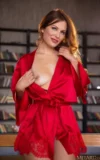 MA_SCARLETT_QUEEN_SCARLET_ROBE_2.webp