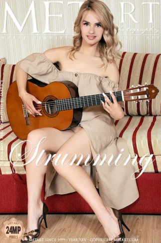 LANA FOXY – STRUMMING – by FABRICE (120) MA