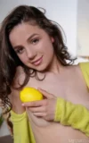 MA_BEVERLY_NASH_MY_YELLOW_SWEATER_4.webp