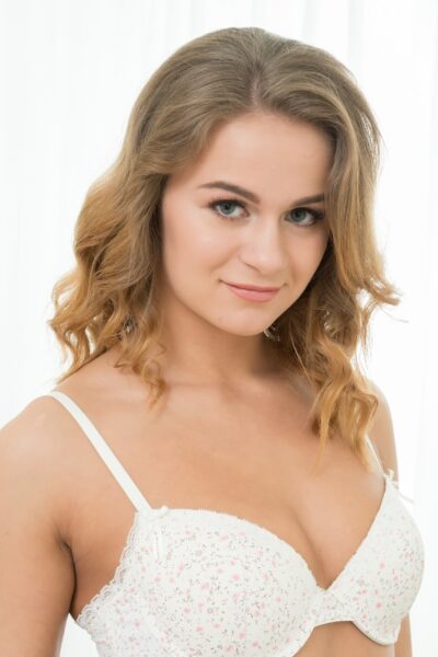 Eleanor in a white bra (158) TD