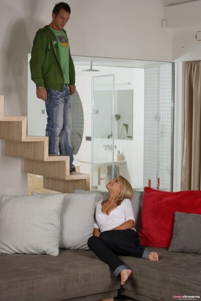 Tammy’s boyfriend drops over to fuck her (125) TD