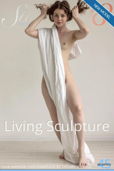 JULIA MOROZZI – LIVING SCULPTURE – by THIERRY MURRELL (111) ST18